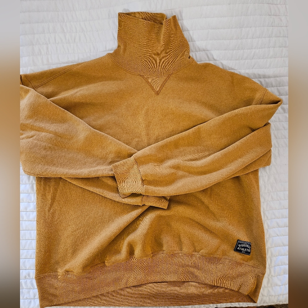 RUSSEL Turtleneck Sweatshirt